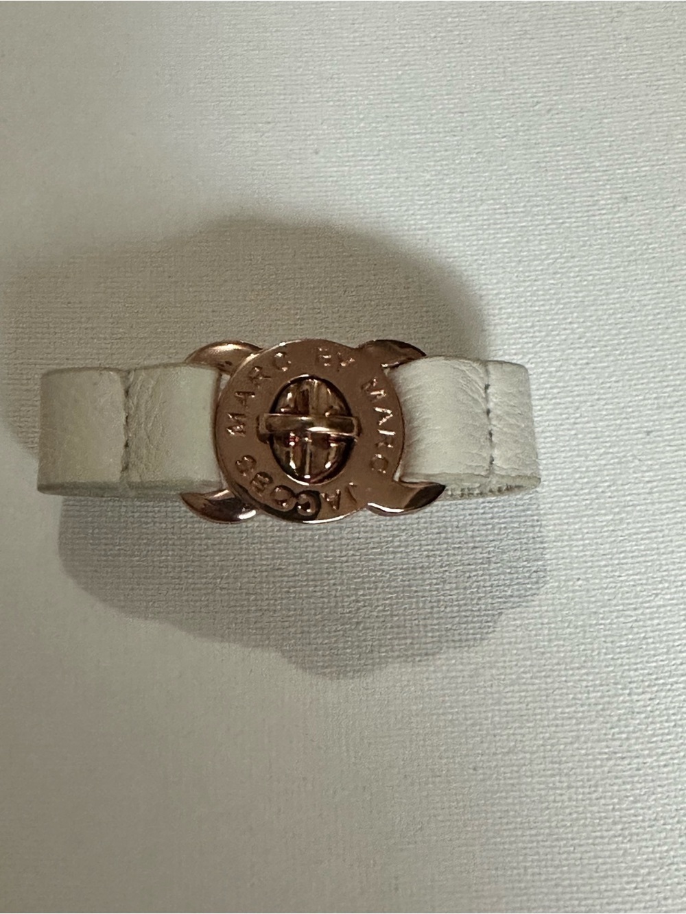 Marc Jacobs Cream White Leather Rose Gold Tined Logo Clasp Turnlock Bracelet - Picture 13 of 13